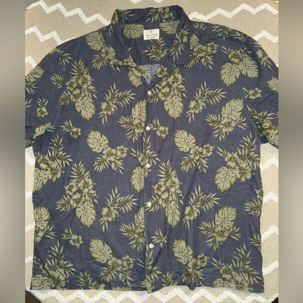 Mutual Weave men's short-sleeve camp shirt‎ with a tropical/floral print